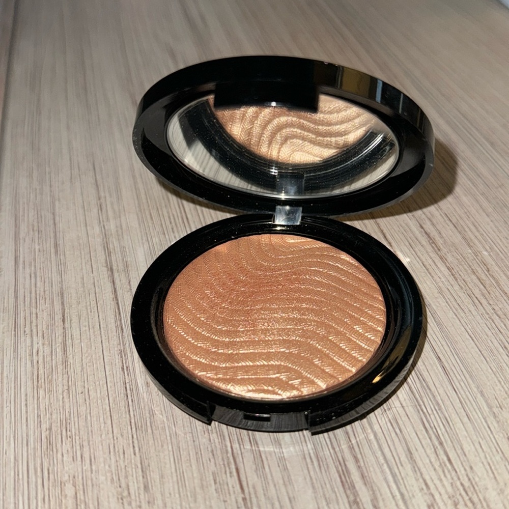 Makeup forever pro light fusion undetectable luminizer